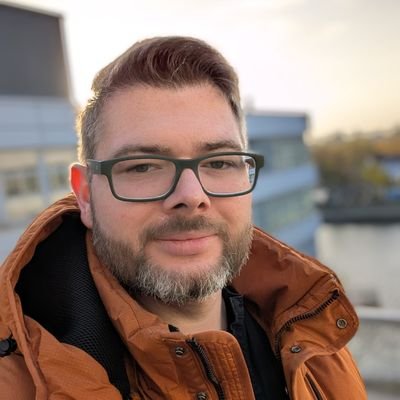 ErstmalPodcast's profile picture. Host vom Erstmal Kaffee ☕ 
Podcast und Schreiber bei Papa Erklaert 💬.

Inhalt ist eine Leckertüte 🍡ohne Lackritz.