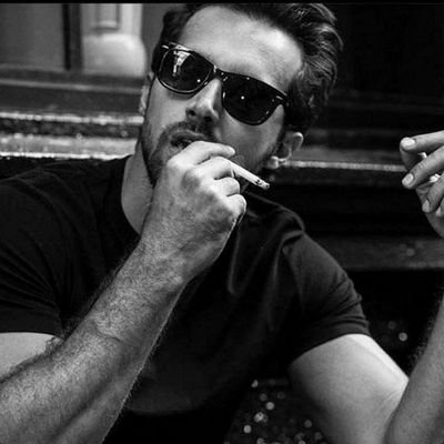 zic0rxj's profile picture. لا تبحثوا عن الحبّ فى قلوب جائعة ، إن شبعت رمتكُم ... بل ابحثوا عنه في قلوب صادقة ، إن أحبّتكم صانتكُم 👌