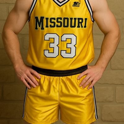 kon13866's profile picture. ส่วนตัวชอบใส่ชุดฟุตบอลนอนชัดว่าวและชุดกางเกงบาสลื่นๆคับ