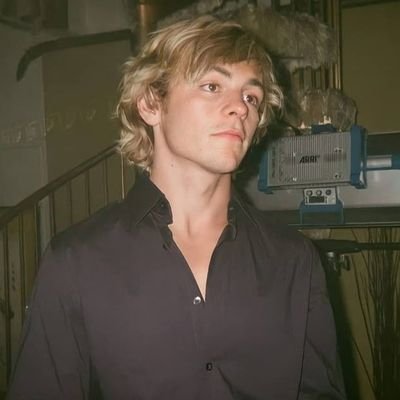 iluvghostin's profile picture. romance - track 7