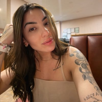 jeniffercasas's profile picture. Não me julgue pela coragem que te falta!
