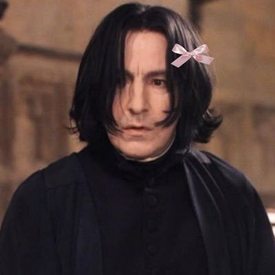 449xyz's profile picture. prof snape