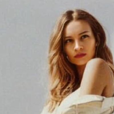 laitgirl_'s profile picture. Columnista de moda con enfoque sociopolítico.
Comunico poder y estética desde la narrativa. 
Soy columnista, pero pienso como marca
Fashion Marketing y política