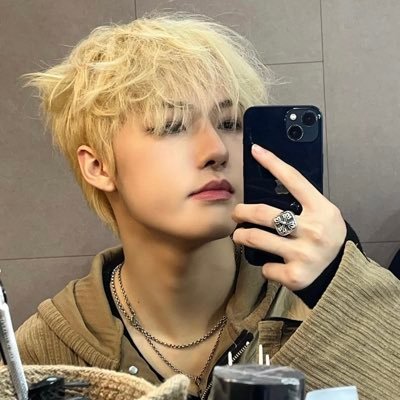 junghoonberry's profile picture. for xikers ⋆𐙚₊˚ #정훈 ⊹♡ ot10