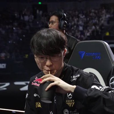 Hartdirector_'s profile picture. Artiste ;
Je leur laisserai entrevoir tout ce qu’il y a dans ma tête.