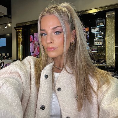 LucyGodwin1008's profile picture. Single 🧕
Skiing ⛷
Cycling 🚲
Fashion Design 👗👕👛
Reading 📖🛋
I like constellations♎