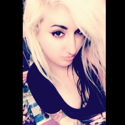 reelsarahs's profile picture. Just your friendly neighborhood emo-girl
