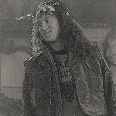 veiledfangs's profile picture. ❧ “ and I think part of you 𝗵𝗮𝘁𝗲𝗱 𝗺𝗲 … “