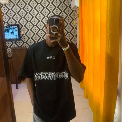 iyangadavid's profile picture. Am cool,Decent and Humble💛 King for the day .👑👑 I rep January 30✌✌ A Genuinely loyal Boy music addict 😊🎧