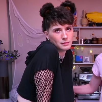 happyphan_'s profile picture. 27 | she/her | lesbian | phannie since ‘13