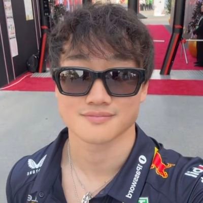 thrstyoon's profile picture. ☆ We'll never ever give up, forever