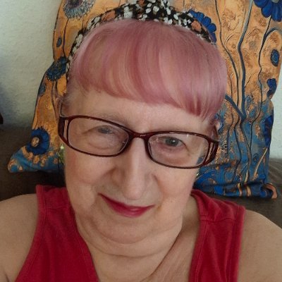 Carina_Hold's profile picture. Bedienstete von 😺😸. 70+. 
Staunt über das Universum 🪐
Nacht🦉und 🤓 Klugscheißerin