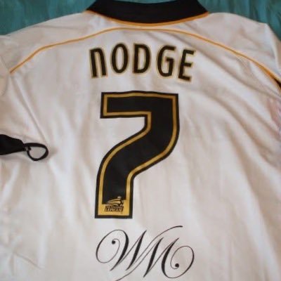 nodgers's profile picture. 99% of my tweets are about football