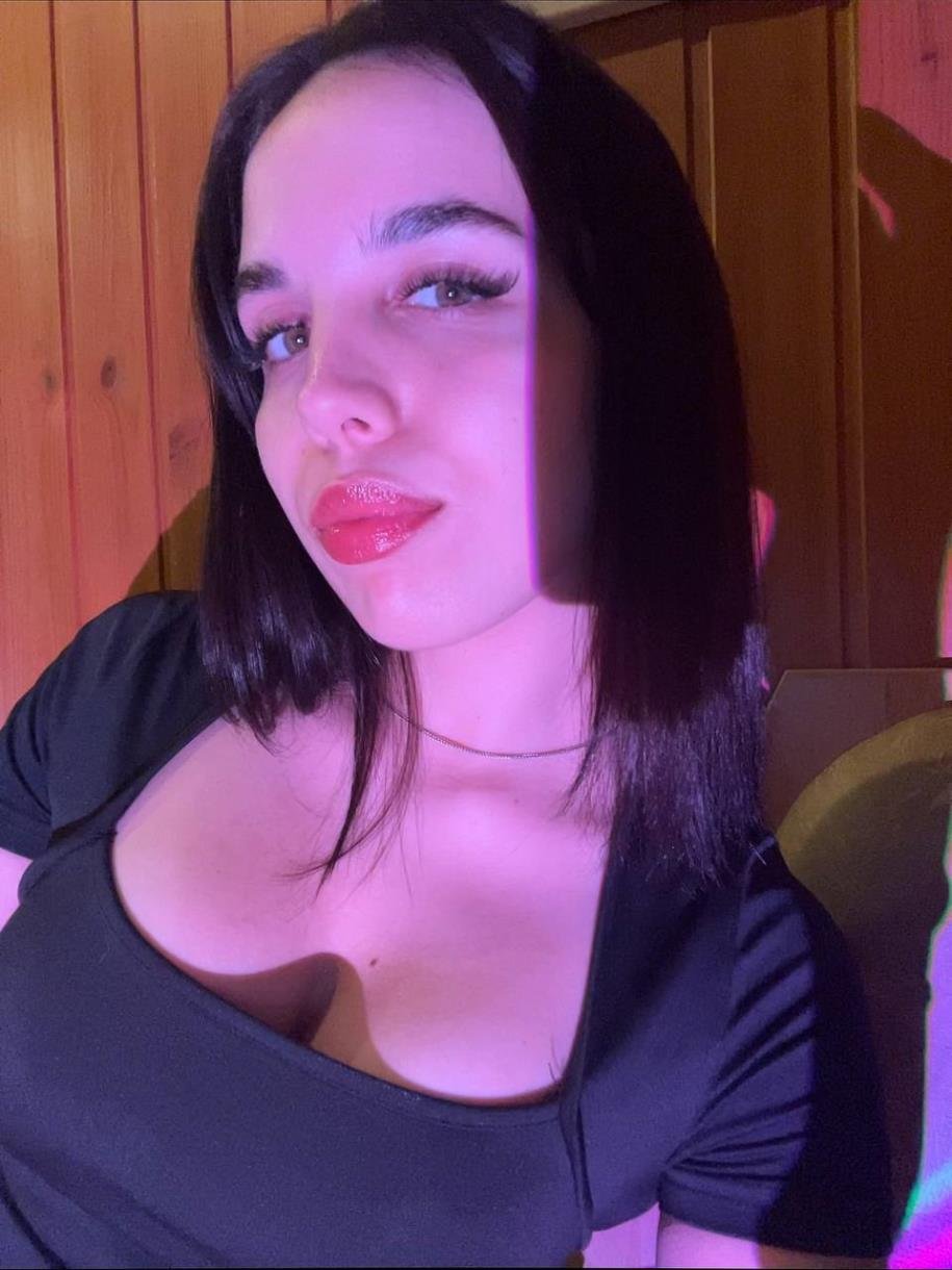 KatheyLois41058's profile picture. ✨ I’m here for truth, not trends @sexsexyougood 💫