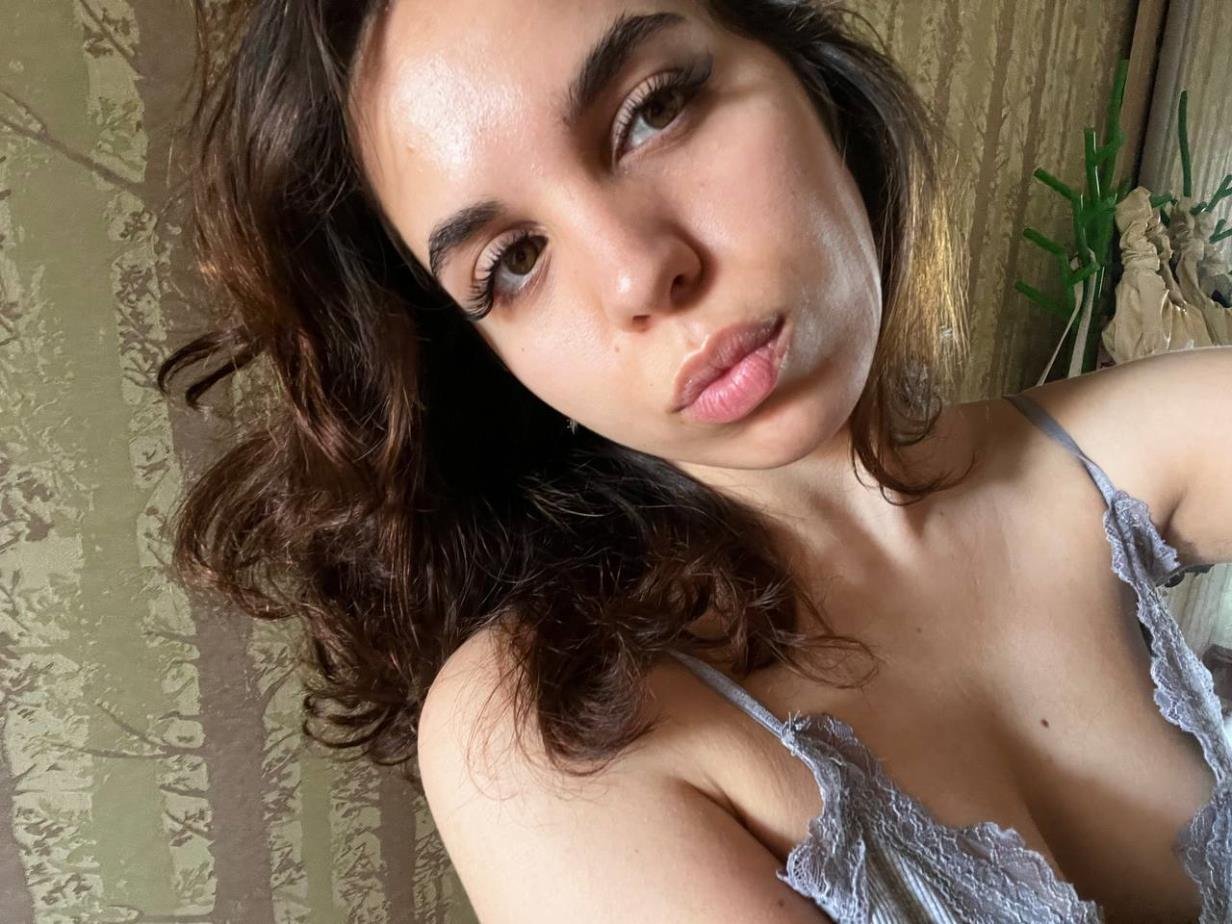 BessieCari89440's profile picture. 🌙 New city — same soul, brighter glow. @sexsexyougood