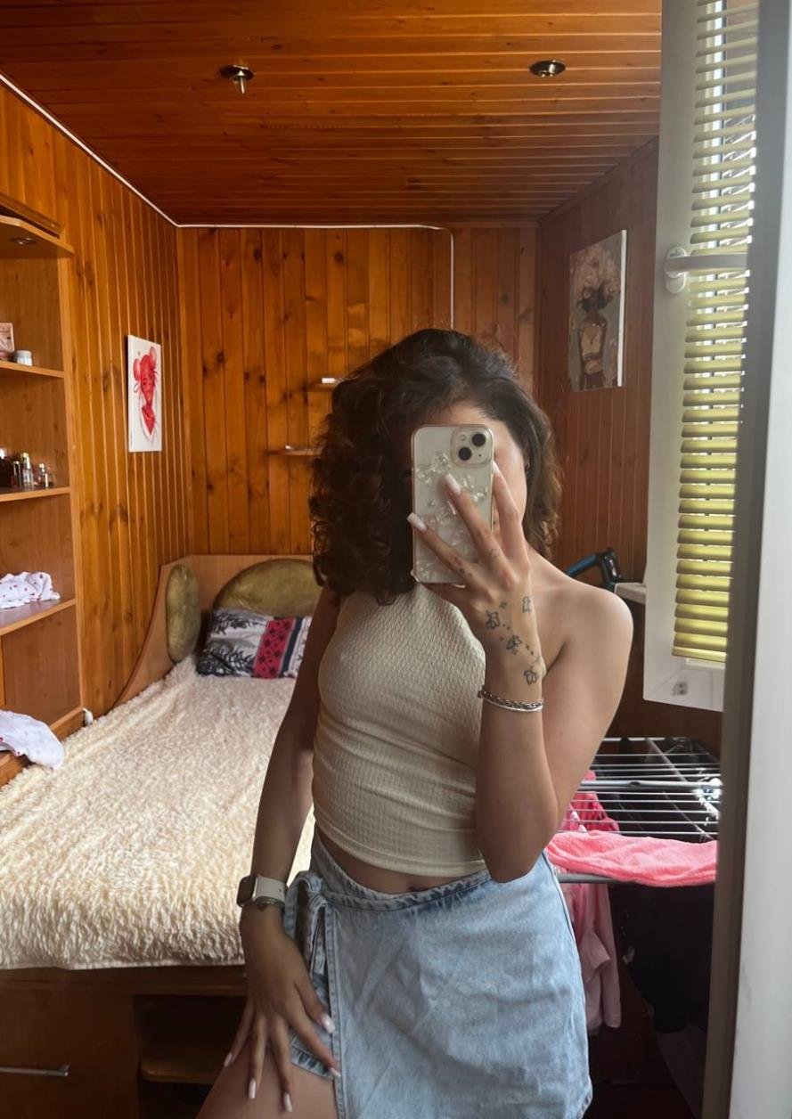 AlanaSophi2494's profile picture. love me like the sea loves the moon 🌊🌕 @sexsexyougood