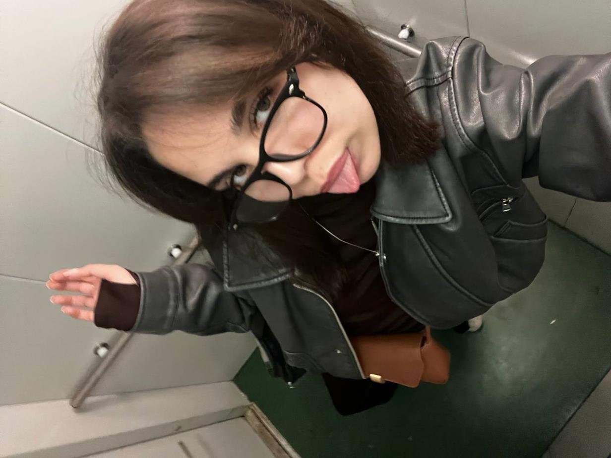 CaritaJaci40882's profile picture. 💫 @mad1nalove I make silence expensive