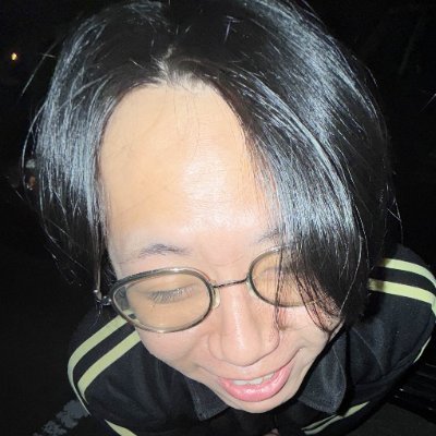 oppaioppai_star's profile picture. げい学部　38浪生

おかまというソラに輝く一番星　貴方は照らされ　そして太陽になる

おかま、どれだけ頑張っても人並みにはなれないの
おかまは言った、それでも皆と並ぼうとする貴方は美しいの、進んで戻って、間違えて正解して、出来上がったのがボロボロのマフラーでもいいじゃない。と。