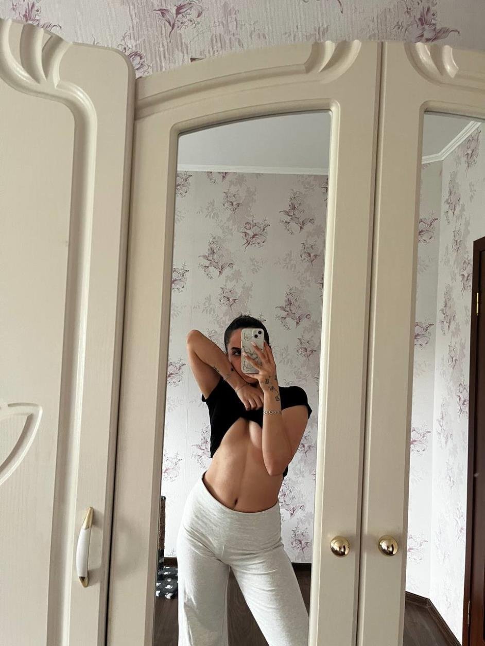 CharletteL94650's profile picture. gentle, real, a little messy 🌿🌸✨ @sexsexyougood