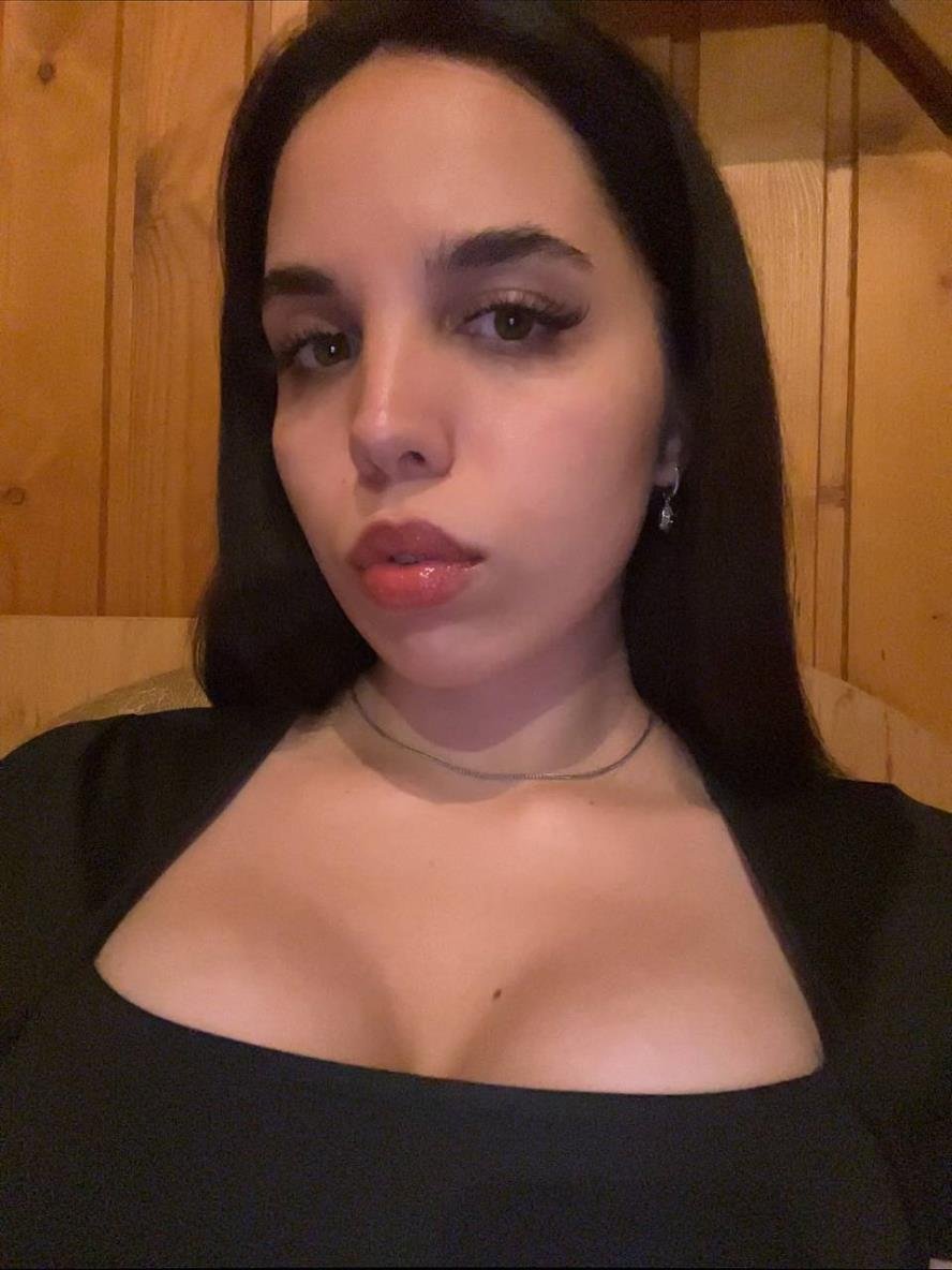 AlleneMeri5989's profile picture. 💕 Soft Girl Bio (1–25) @sexsexyougood