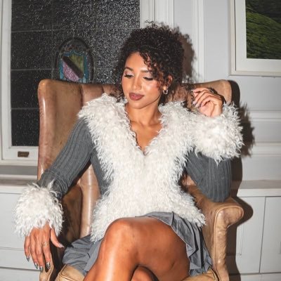 bucketsnbooks's profile picture. i would give all ten fingers. i would give anything. | wbb & booktwt content | 27 | she/her | 📚: 16/?