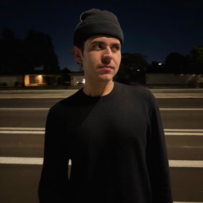 devilwearsbotas's profile picture. 