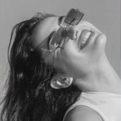 s_____lli's profile picture. - إحتوي حالك ، محدش فاضِيلك 💅☕⭒