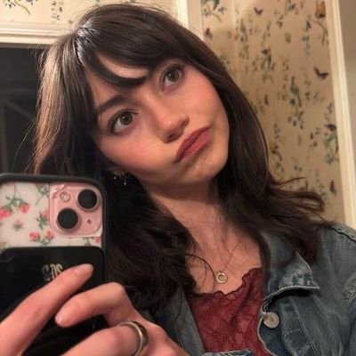 maluvaldz's profile picture. 𝙩𝙤𝙡𝙚𝙧𝙖𝙩𝙚 𝙞𝙩 𝙗𝙮 𝙩𝙖𝙮𝙡𝙤𝙧 𝙨𝙬𝙞𝙛𝙩 𝙬𝙖𝙨 𝙬𝙧𝙞𝙩𝙩𝙚𝙣 𝙖𝙗𝙤𝙪𝙩 𝙢𝙚☆