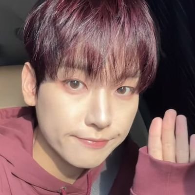 QueenieDahilan's profile picture. I can't think of a good bio because I tend to babble a lot.