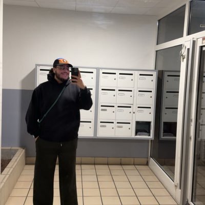 inDZirable23's profile picture. La misère est si belle✌️