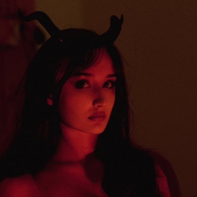 lilithsvault's profile picture. Rich bitch • backup for @BankOfLilith