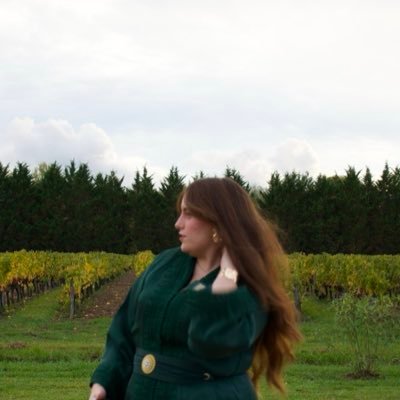 Exomeru's profile picture. أنا خلاصَةُ أفكارٍ مُعقَدةٍ أرادها اللهُ من ماضٍ ومن آتِ