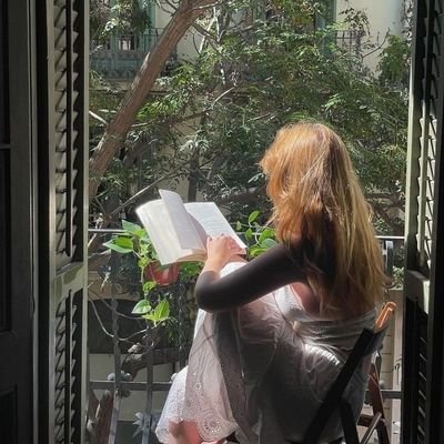 latreftos's profile picture. 1/10📚 | for the truth itself, we should embrace