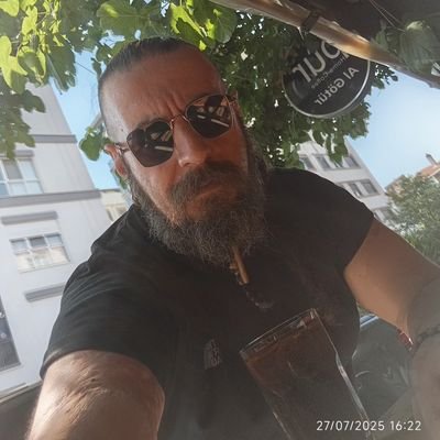 YunusCorak's profile picture. Deliliğin ortasında... Favla geç...