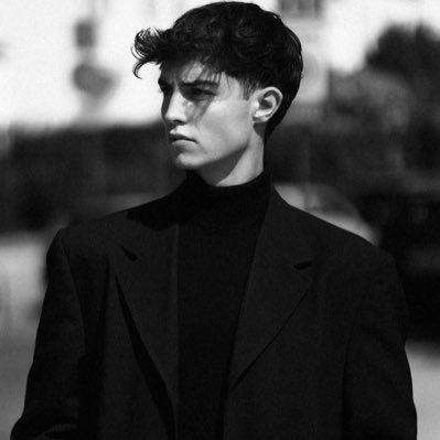 exii21's profile picture. الحال مثل ما قال بن جدلان: "مرةٍ اسلى ومرةٍ يعاودني بّـلاي"