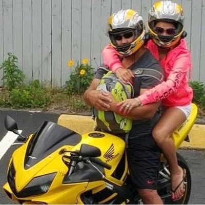 JoseFerreiraj94's profile picture. La bondad que se presume no es bondad es teatro quien alardea de ayudar no lo hace por los demás sino por sí mismo No busca aliviar el sufrimiento si no su ego