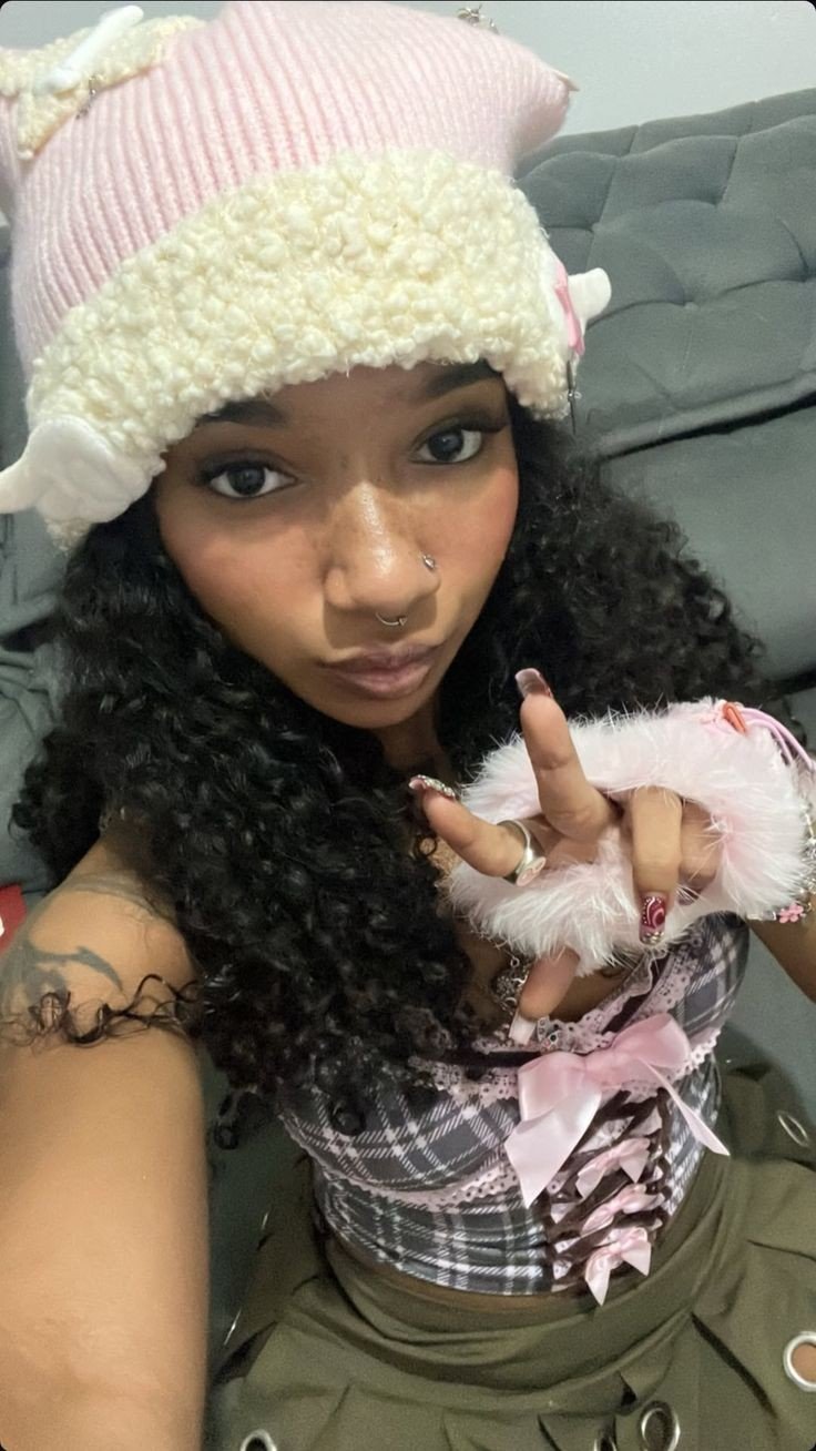 pjkefv's profile picture. @ecbahia, bangtan & books