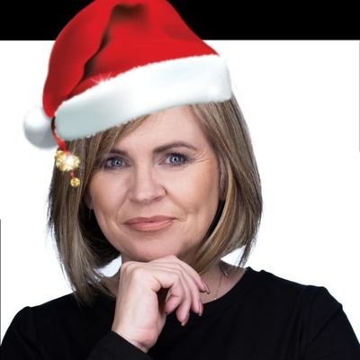 Tweetinggoddess's profile picture. LinkedIn Live & executive branding specialist. I know a thing or two onhow to build a personal brand. 
Nice people collector! Founder @socialmediaire