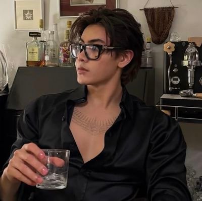 h4echangirly's profile picture. fui hackeada, mas voltei a pedido do joong que tava sentindo minha falta | também na @ao3nuthong 🤎