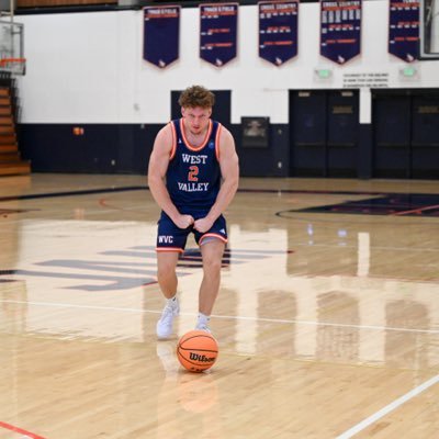 ryanroth3_'s profile picture. 6’2 185 guard West Valley College @wvc_mbb ✝️