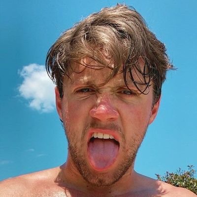 mosbyx_'s profile picture. eu e o poncho assistindo friends