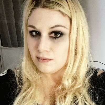 Elli_Mac_Axl's profile picture. Langues, Histoire, politique, cinéma, musique, true crime, au service de la Liberté, de centre-droite, INFJ, aime l'humour et le débat intelligent ✌