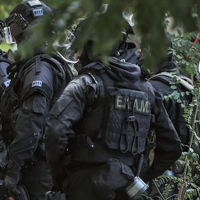 servikatsigara's profile picture. ΕΡΩΤΑ με τις τρεις γυναίκες της ζωής μου, τα σώματα ασφαλείας και την Θ4!
 
#AntiAntifa #NAZIONALLW #whitepride