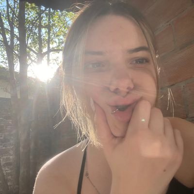 ctalinabartoli7's profile picture. sacar belleza de este caos es virtud