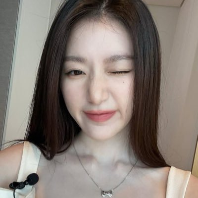 YHSculpture's profile picture. Gresil , Idle e Soojin 🤍☝🏼