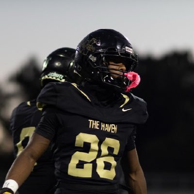 Whitehaven high | C/O 2028 | 5’9|180| | rb | GPA 3.3| 405lb squat | Contact Keontaemckenzie0922@gmail.com 731-443-4734