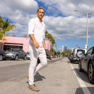 RealTimRay's profile picture. Maximizing this one-time human-experience. Interests: dad life, nutrition, yoga, jiu-jitsu ⬛️🟥⬛️, writing, living an extraordinary life.