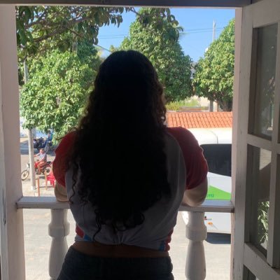 yasraquele_'s profile picture. na lição que o sol me traduz, viver da própria luz 🌞