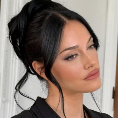 orianaxmernes's profile picture. eu e Maria Becerra escutando MASCARA ||FAN ACCOUNT