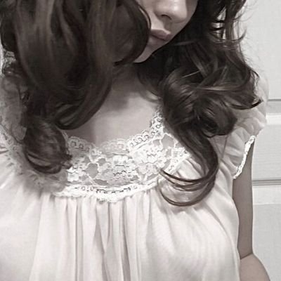 PorcelainCandle's profile picture. 